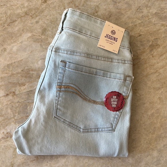 Kohls SO Woman’s Jeggings NWT - Light Blue Denim Wash - Juniors Jeans - Size 3 - Picture 3 of 8